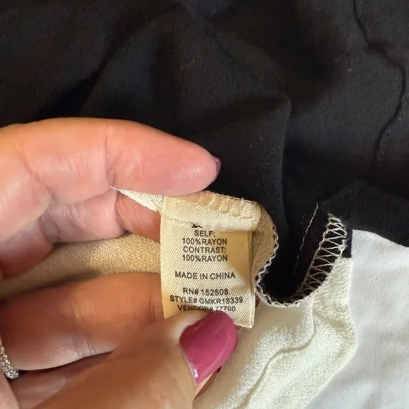 Gimmicks by BKE Embroidered Boho Peasant Top Black White Rayon Size L - Picture 6 of 7